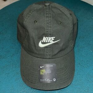 NIKE DAD HAT - GRAY/ BLACK DISTRESSED